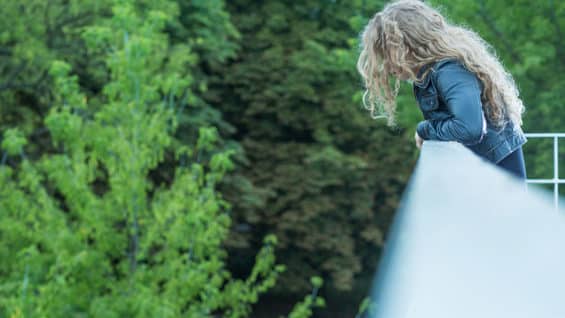 woman-on-the-bridge-PQSYSUQ
