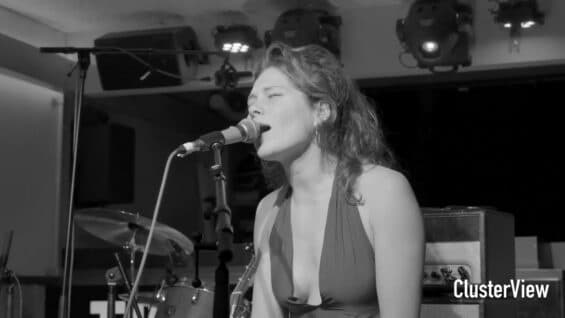 Easy-Life-Nana-M.-Rose-attachment